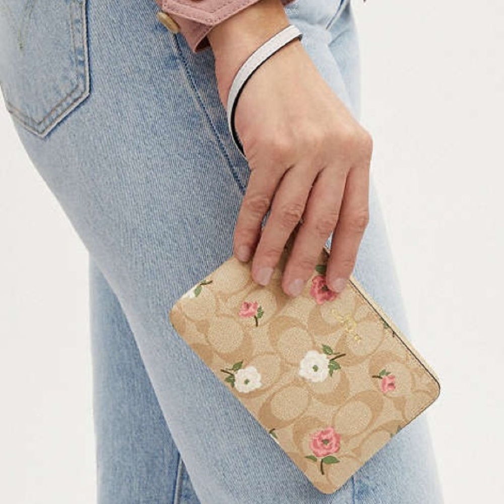Coach NWT! Corner Zip Wristlet In Signature Canvas With Floral Print - Picture 5 of 12
